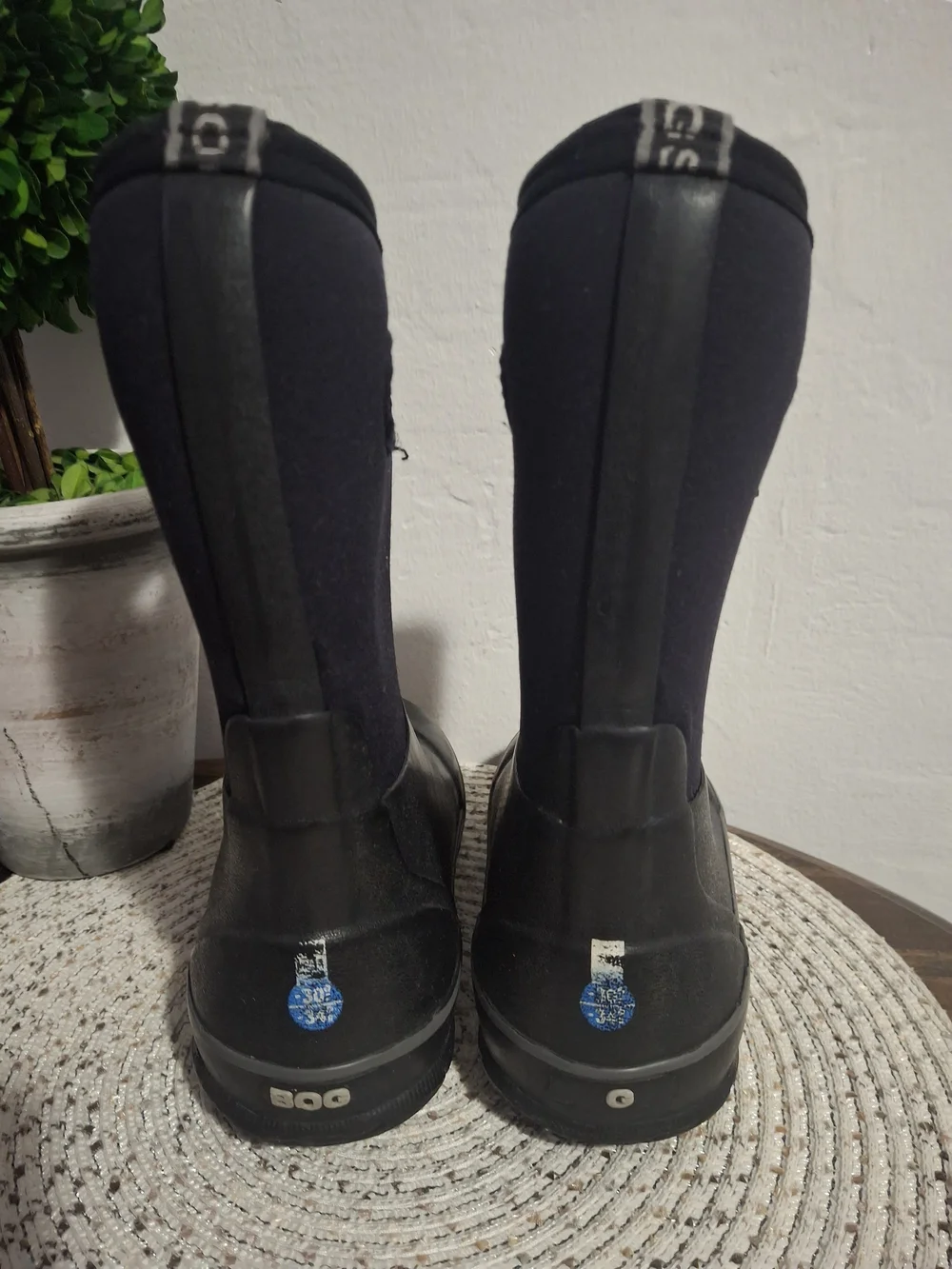 Bogs Classic Black Kids Rain & Snow Boots Size 2.